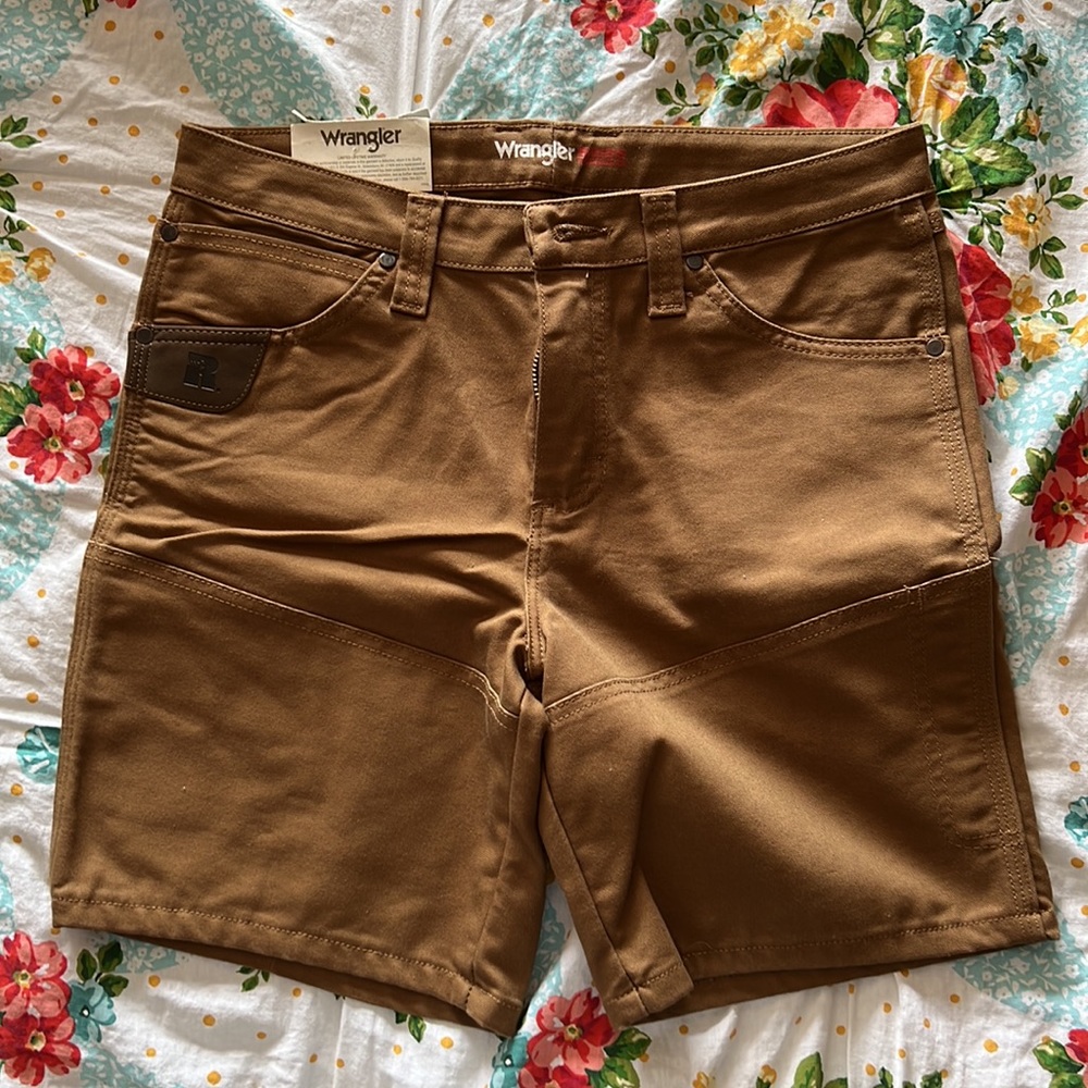 Wrangler work shorts size 6 Average NWT